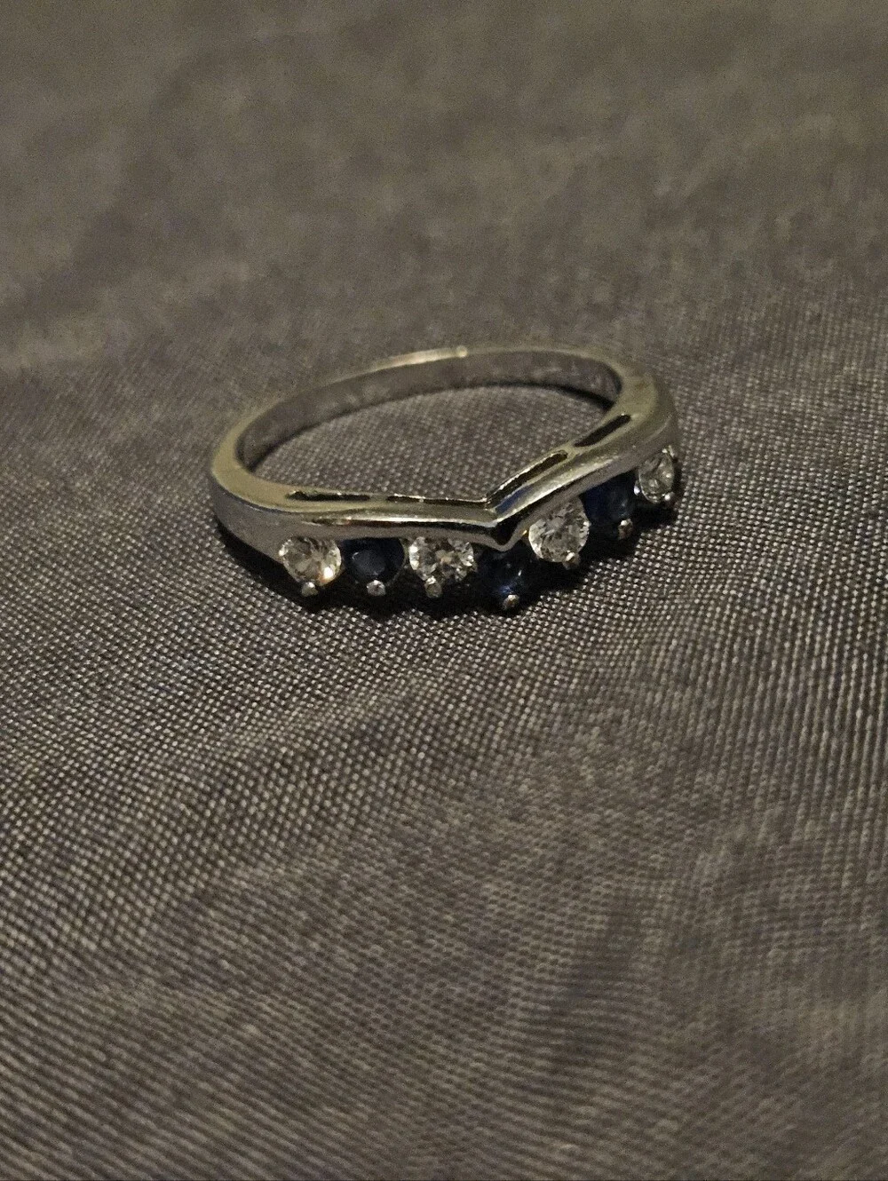 Wishbone Ring V-Shape Silver Tone Blue & White Stones Chevron Band Size 6.75